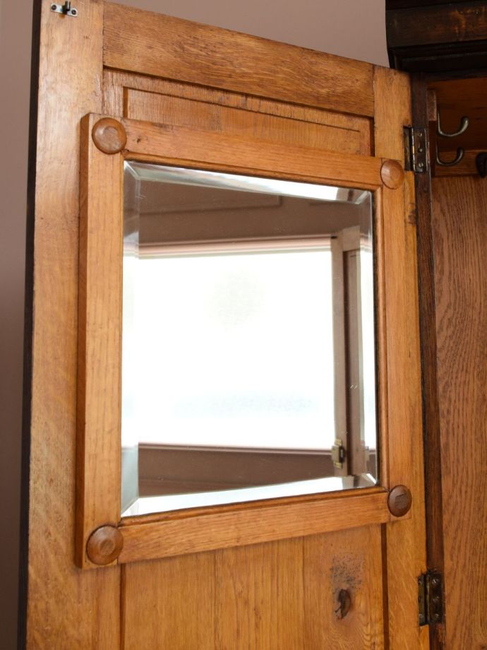 ワードローブの鏡