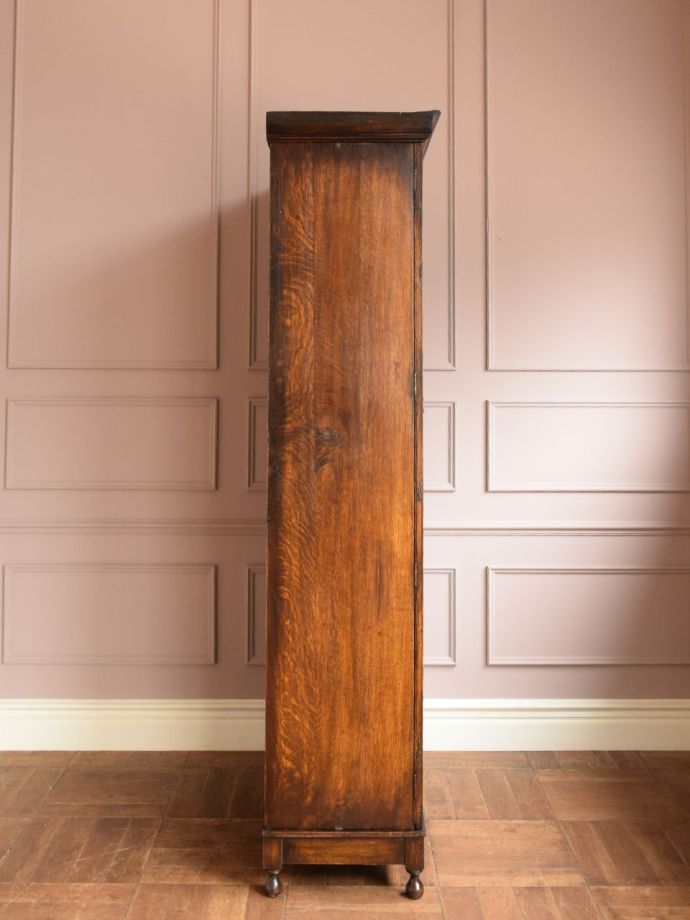 キャビネットの側面