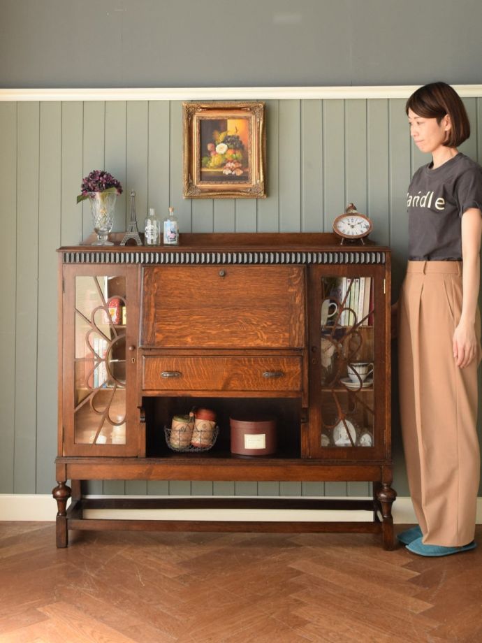 英国アンティークのサイドバイサイド