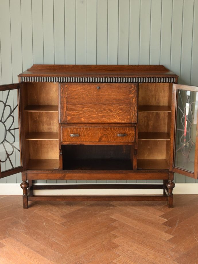 サイドバイサイドの扉の中