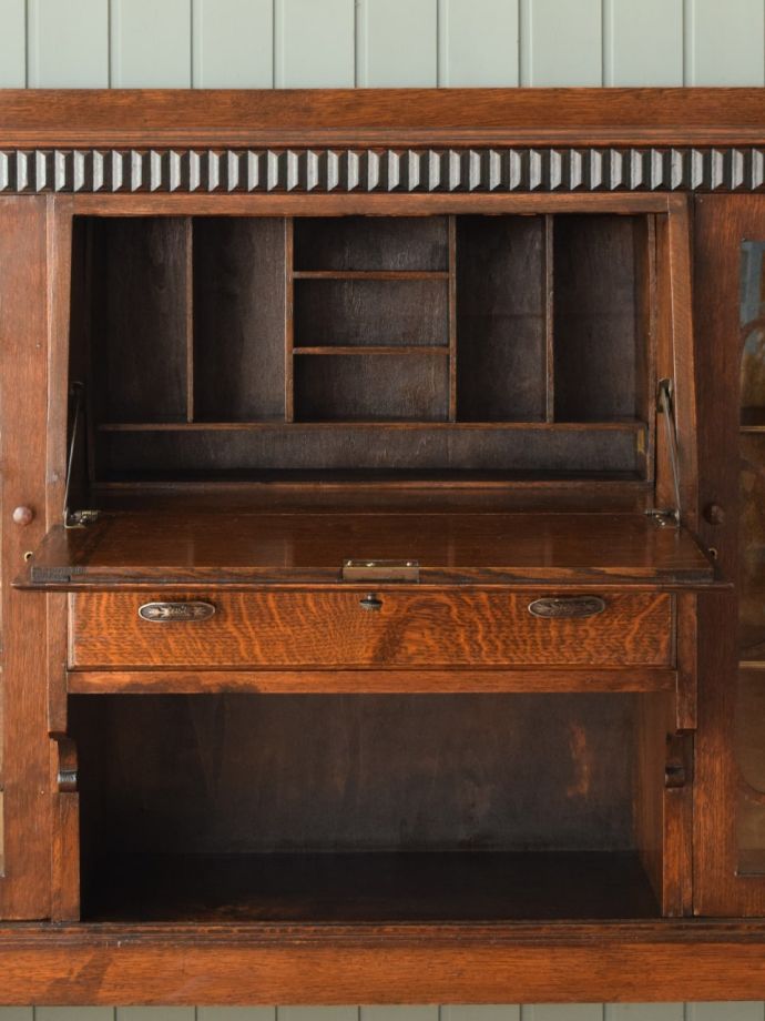 アンティークビューローの扉の中