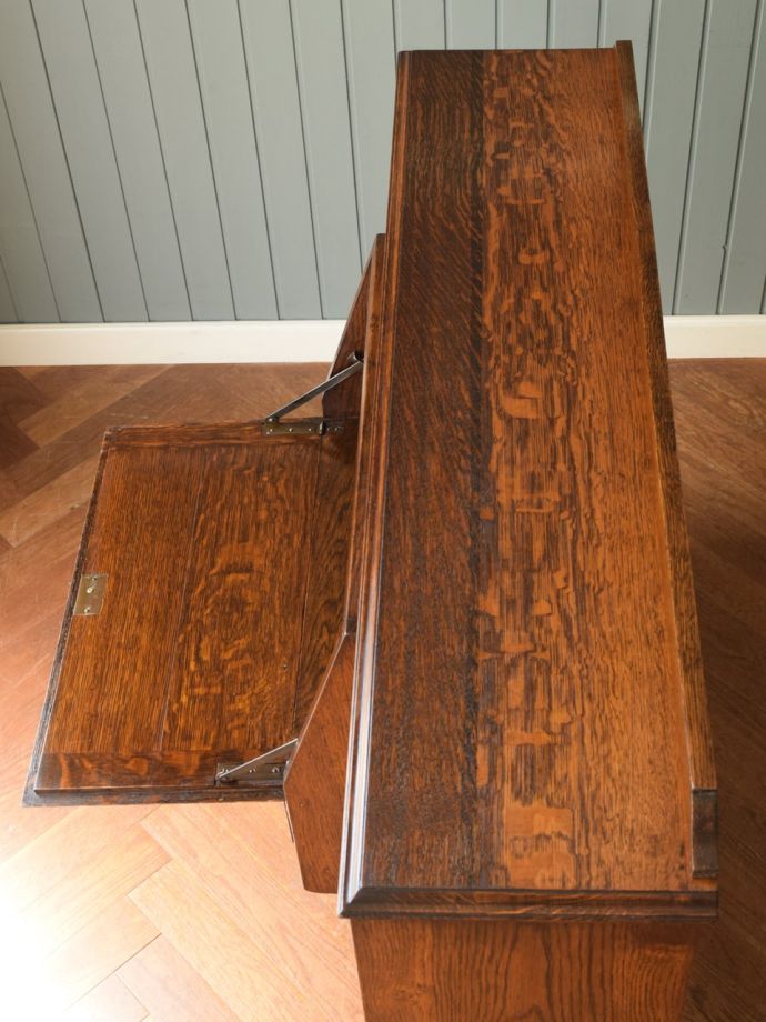 キャビネットの天板