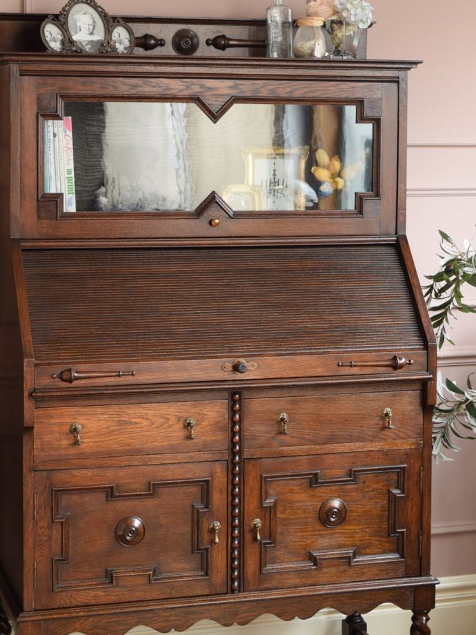 アンティーク家具らしさが漂うビューロー