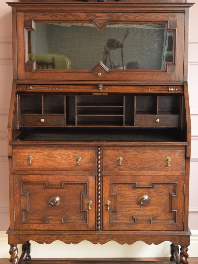 ビューローの扉の中