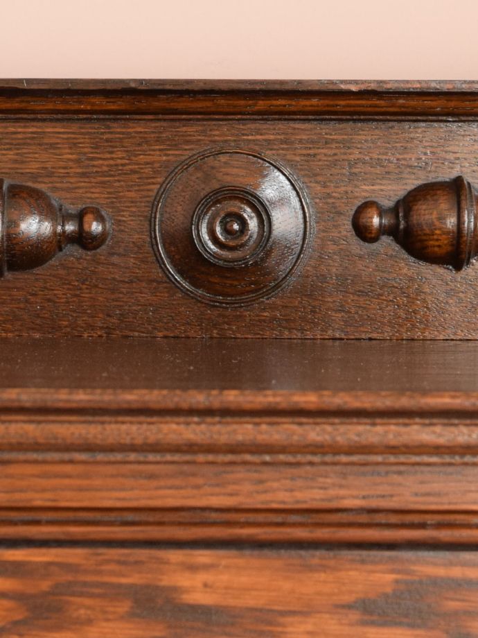 アンティークビューローブックケースの彫