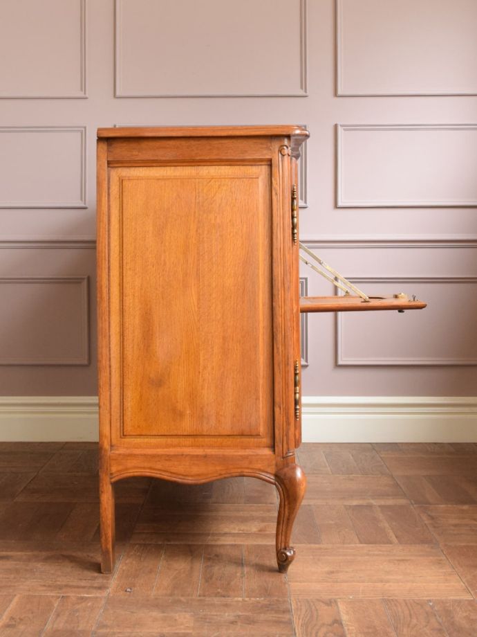 サイドボードの側面