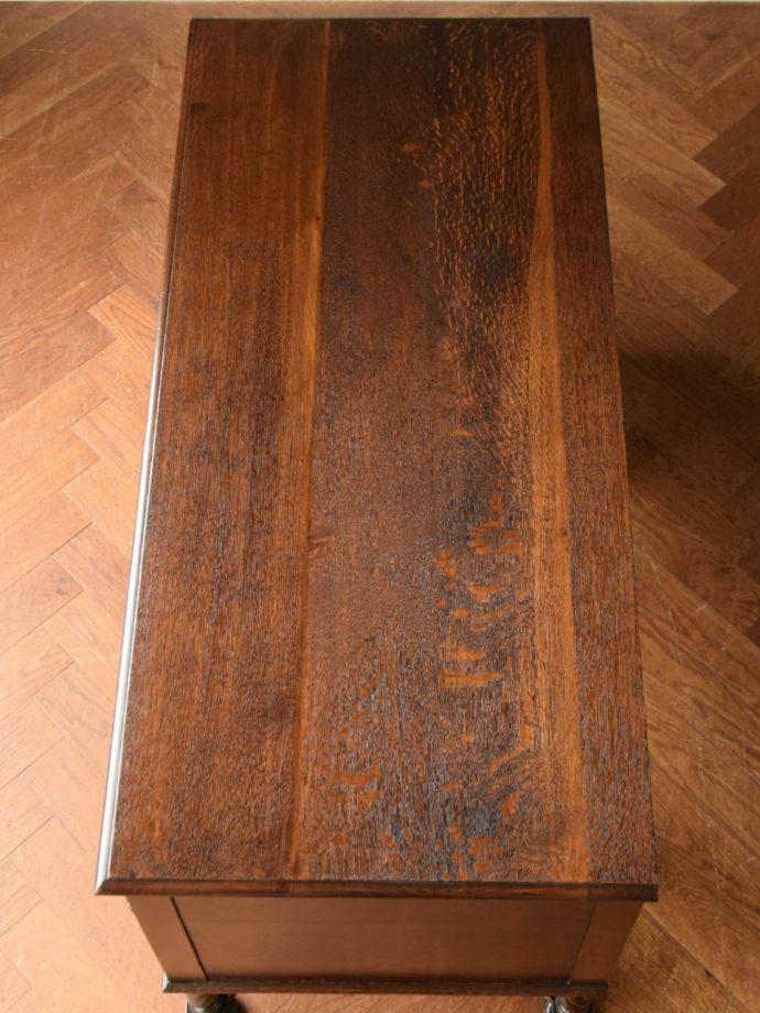 書斎机の美しい天板