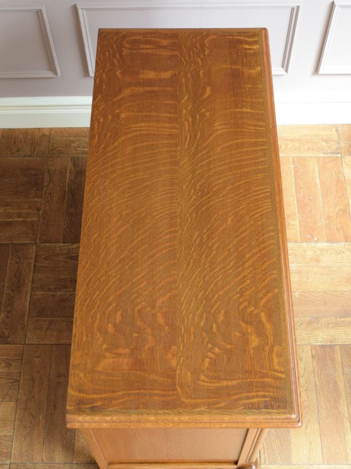 フランスのチェストの天板