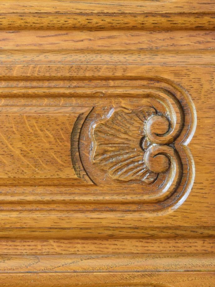 フランスらしい彫