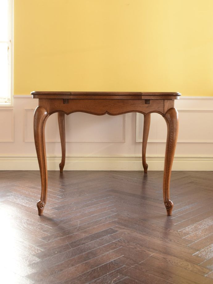 伸長式テーブルの反対側