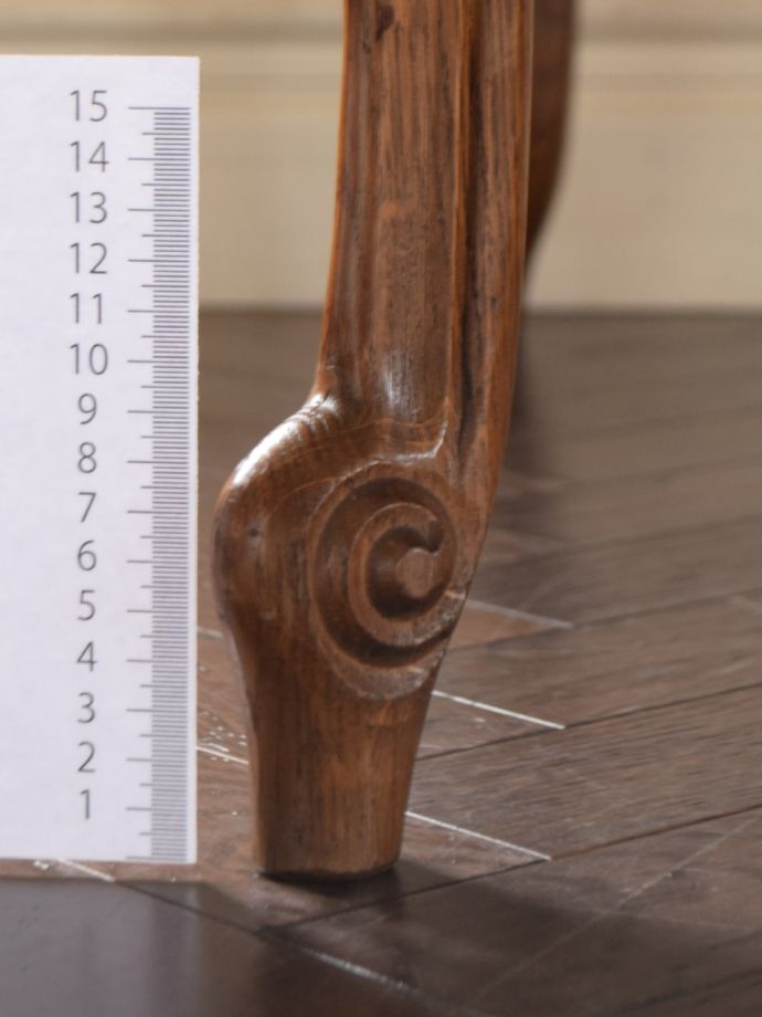 アンティークテーブルの脚