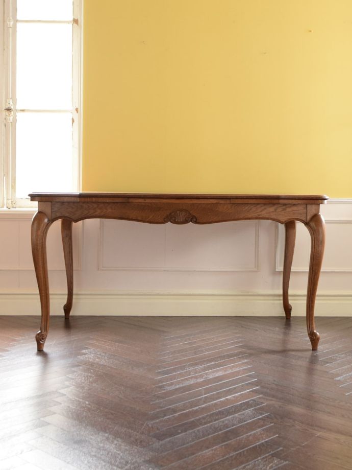 伸長式テーブルの側面