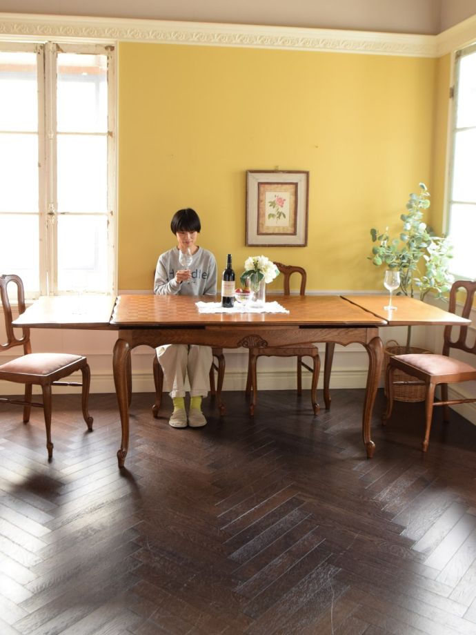 フランスのアンティークテーブル