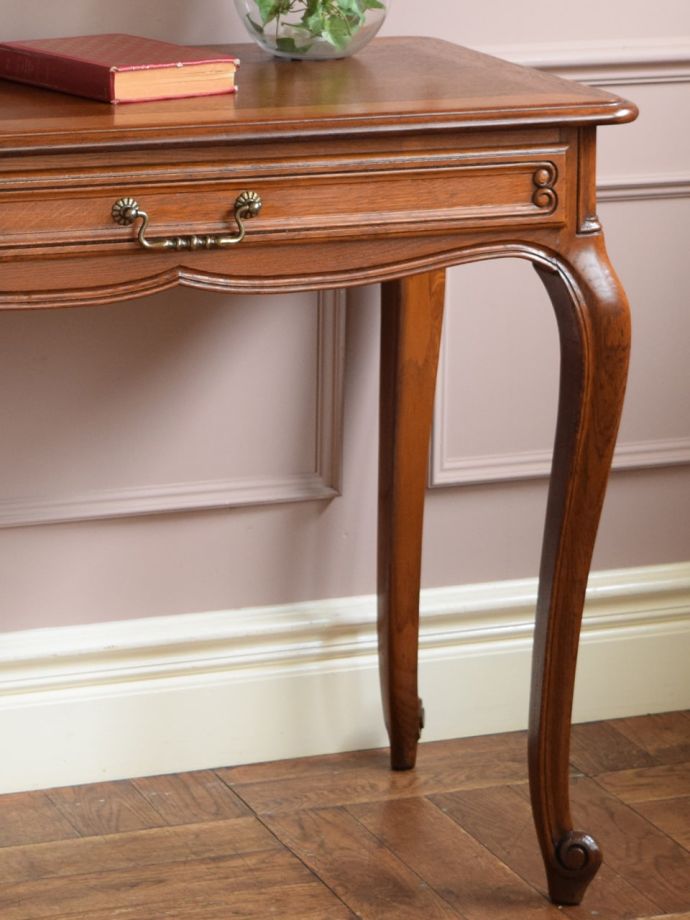 アンティークデスクの美しい木目