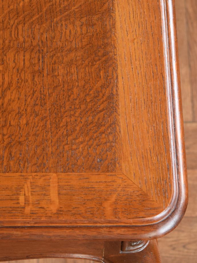 アンティークデスクの木目