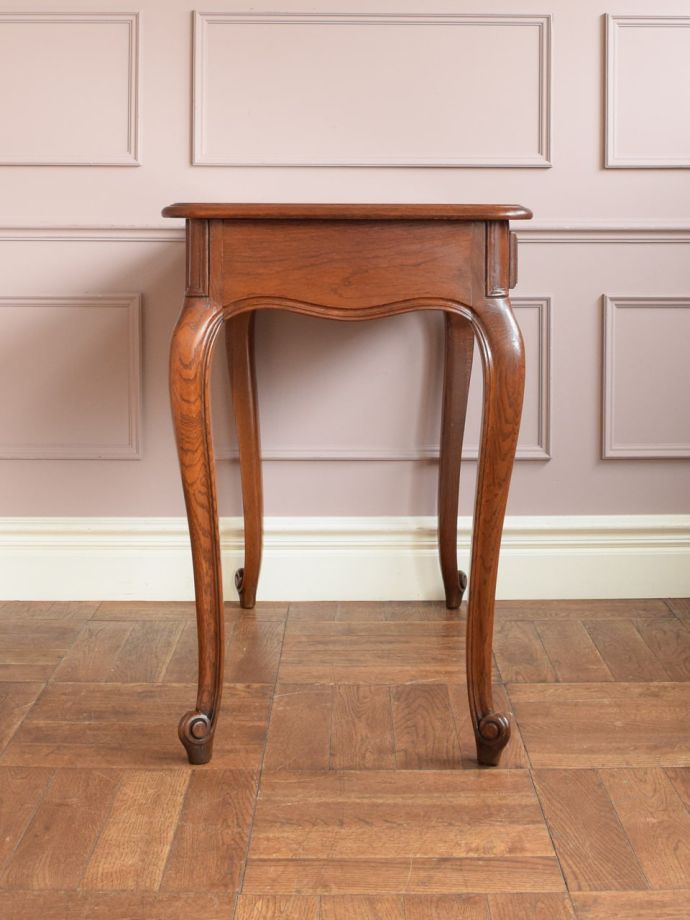 書斎デスクの側面