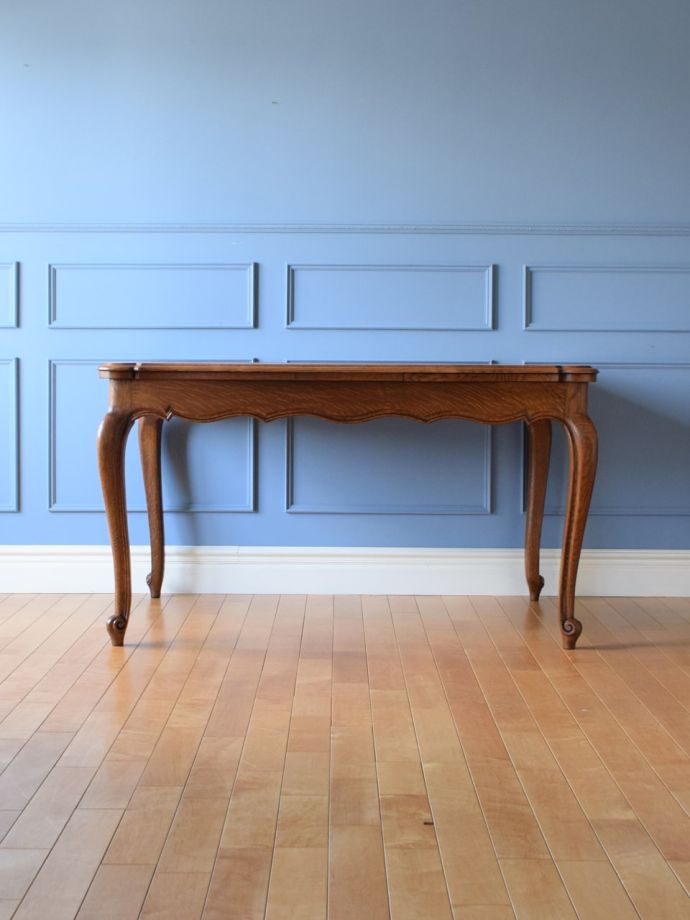 伸長式テーブルの側面