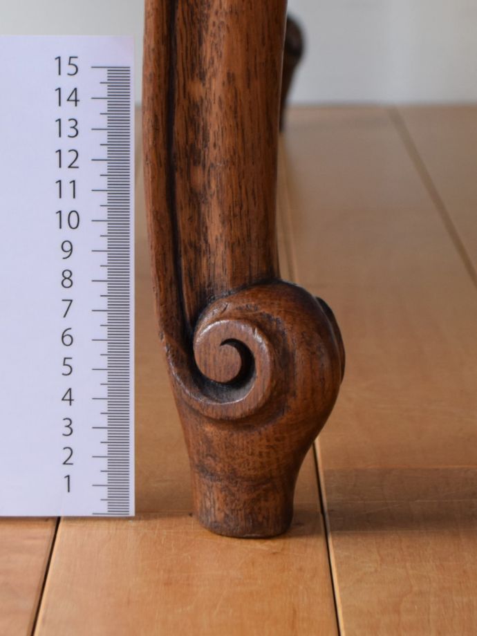 アンティークテーブルの脚