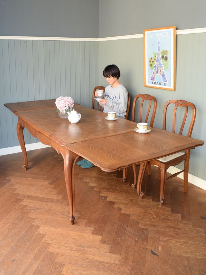 フランスのアンティークテーブル