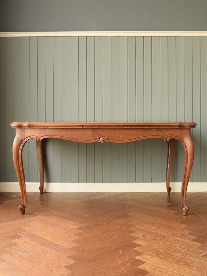 伸長式テーブルの側面