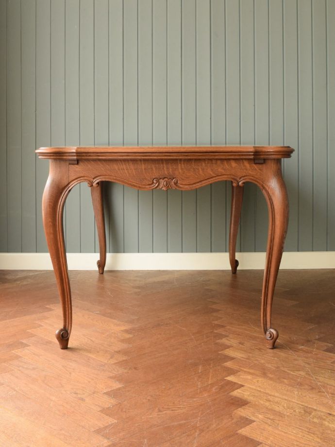 伸長式テーブルの反対側