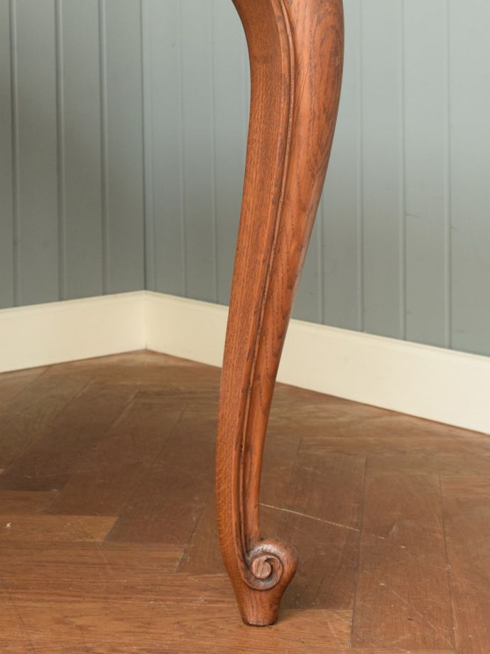 アンティークテーブルの脚