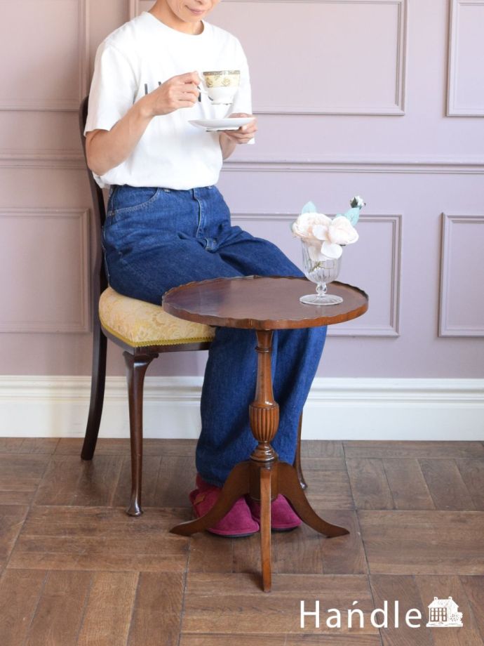 アンティークのワインテーブル