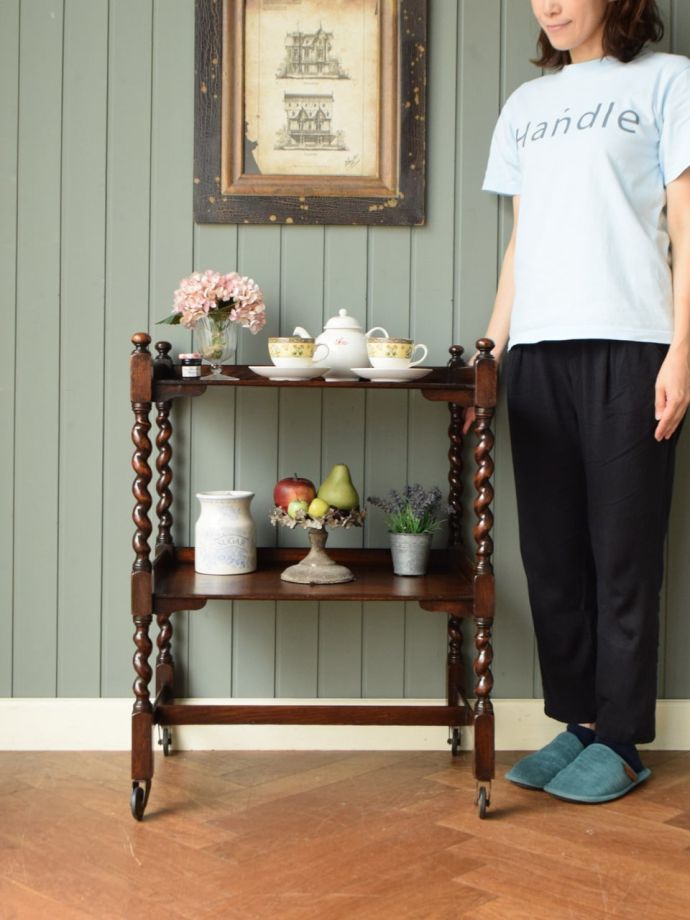 英国アンティークのワゴン