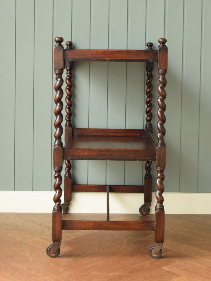 アンティークワゴンの側面