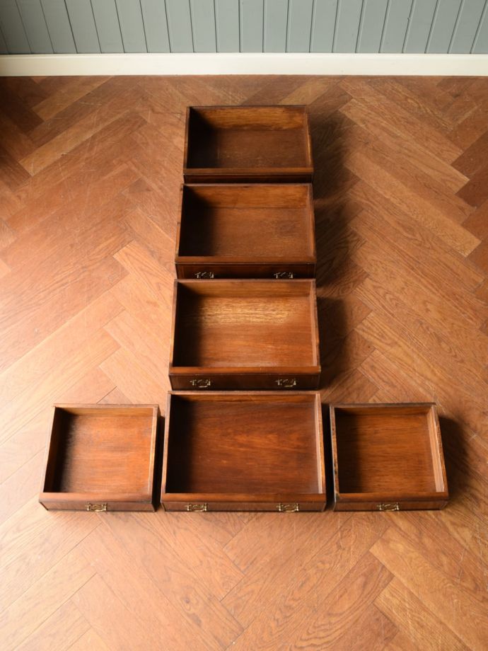 サイドボードの引き出し