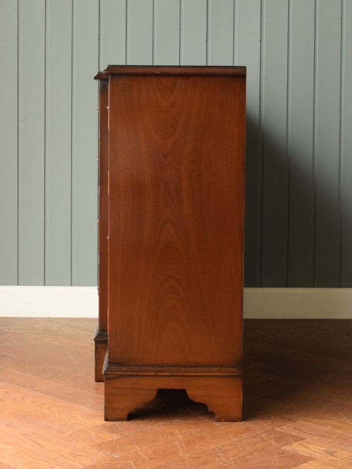 サイドボードの側面