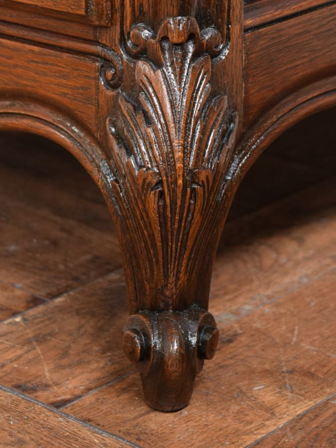 フランスらしい彫