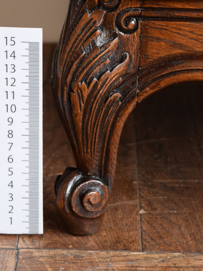 アンティークチェストの脚