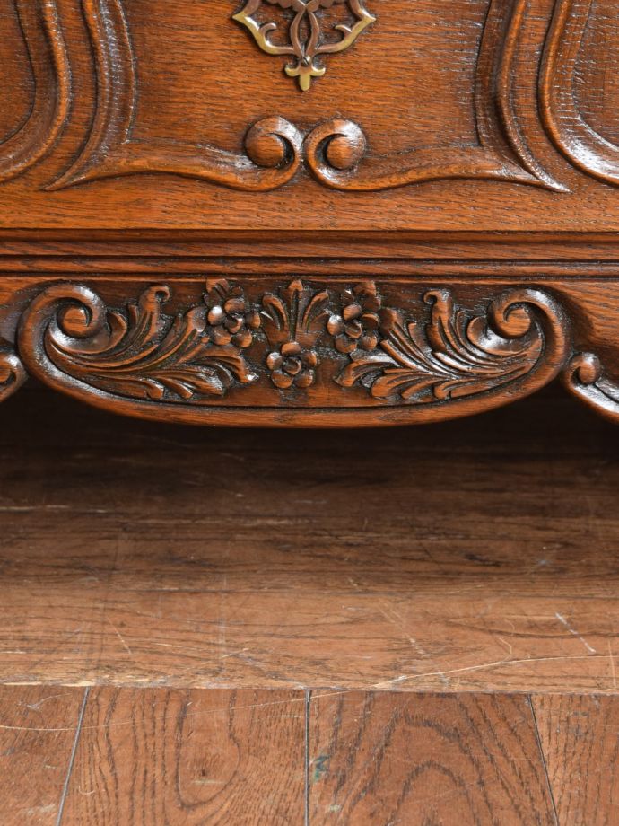 フランスらしい彫