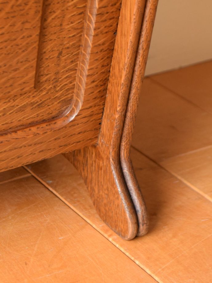 マガジンラックの脚