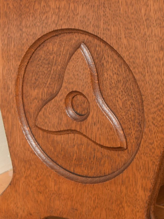 アンティーク家具らしい装飾