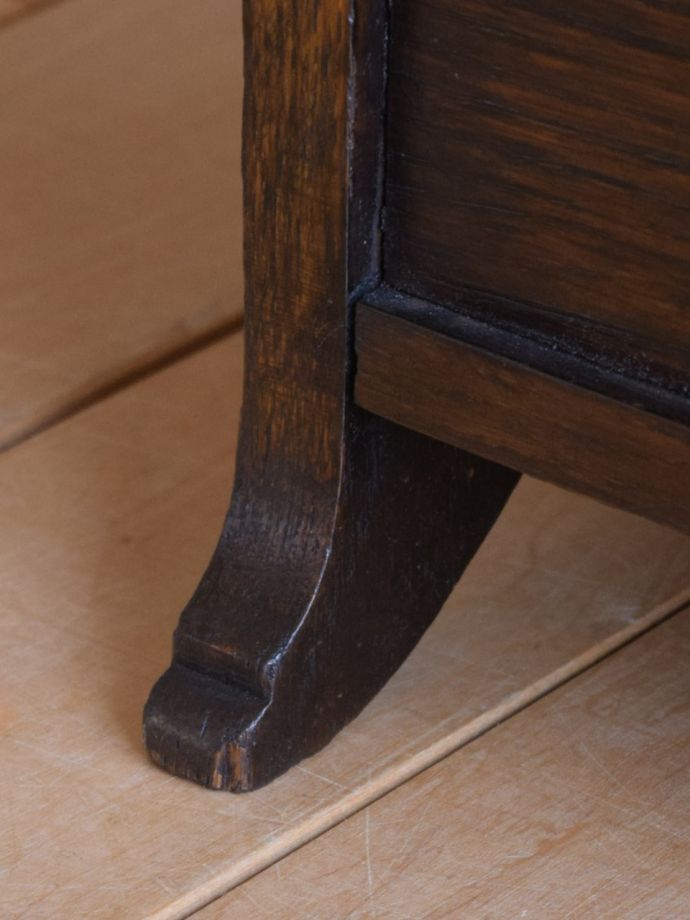 マガジンラックの脚