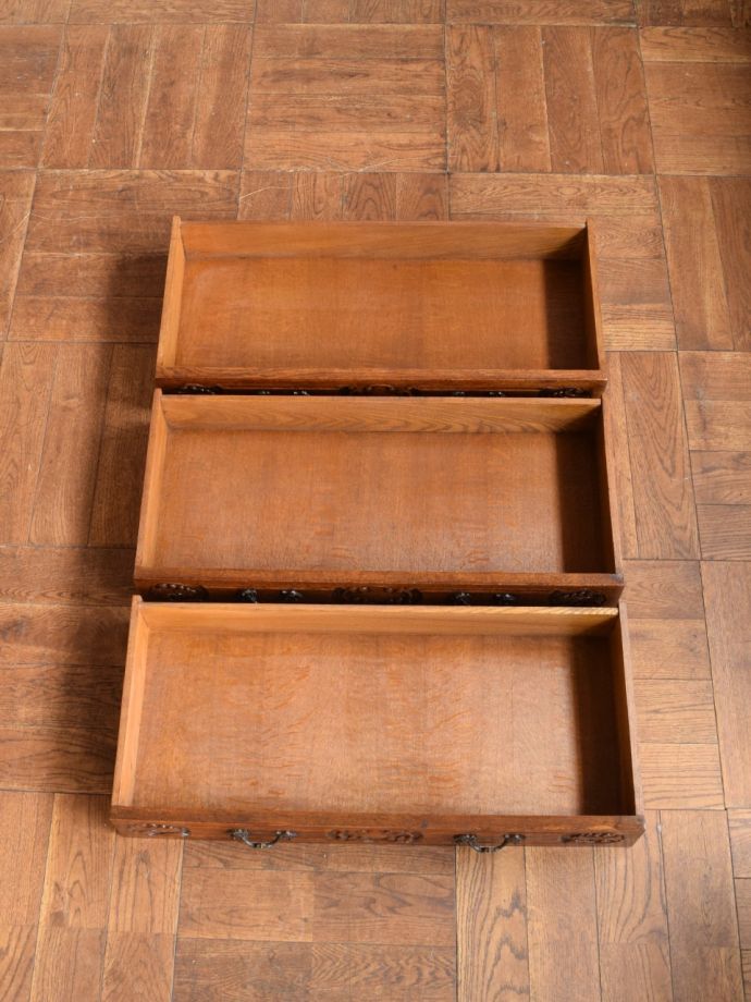 アンティークチェストの引き出し