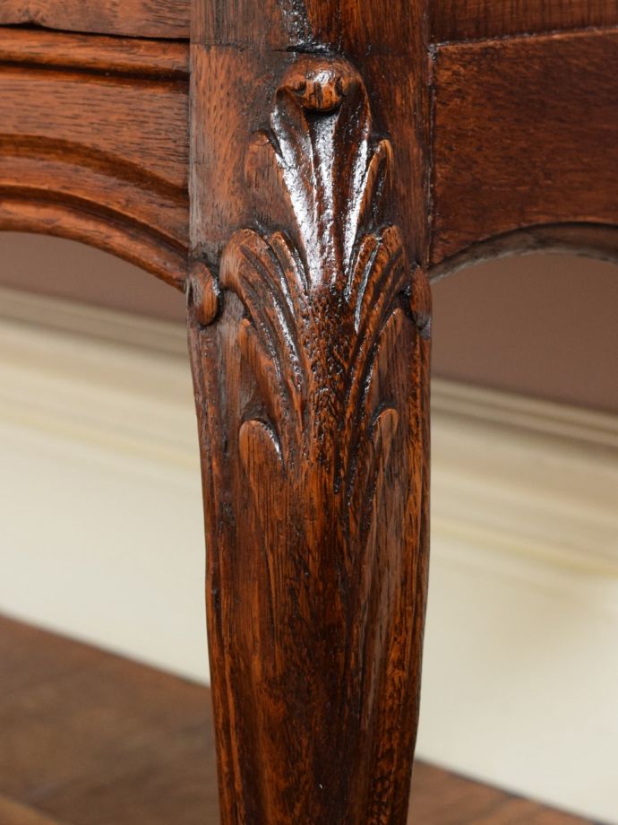 フランスらしい彫