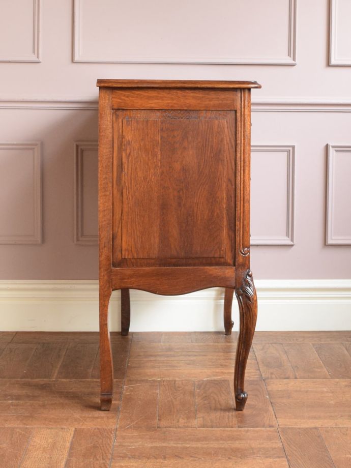 アンティークチェストの側面