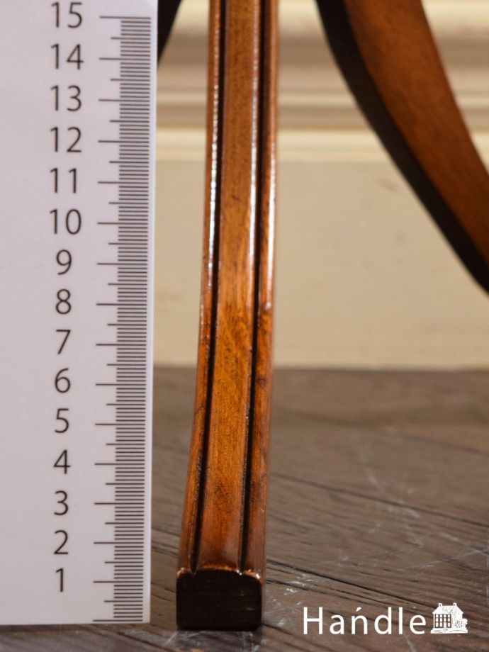 アンティークテーブルの脚