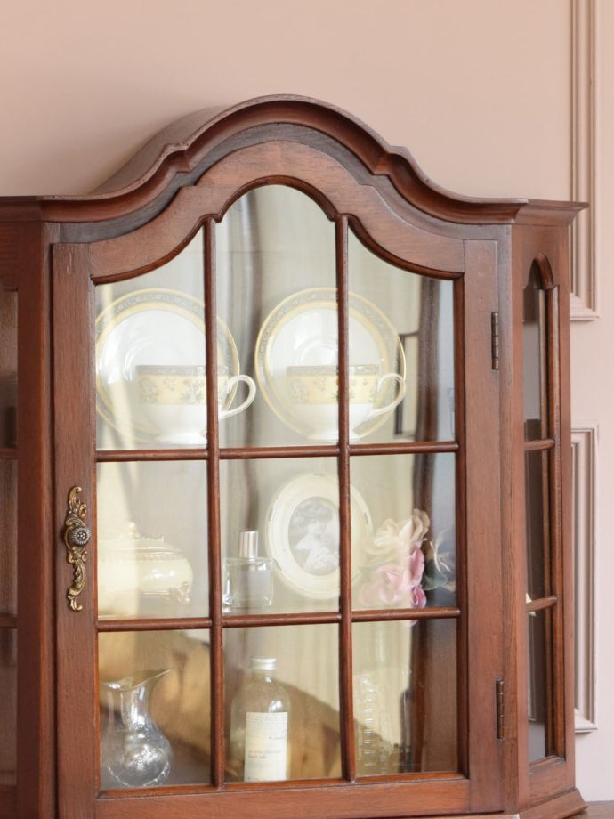 フランスの家具らしい美しいフォルム