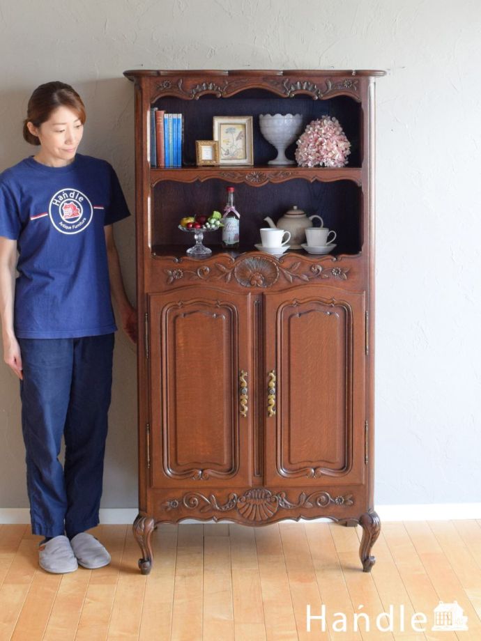 フランスの優雅なサイドボード