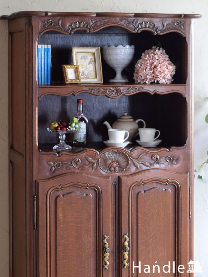 フランスのアンティークらしい美しい彫