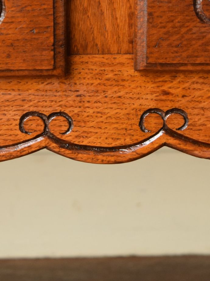 フランスキャビネットの彫