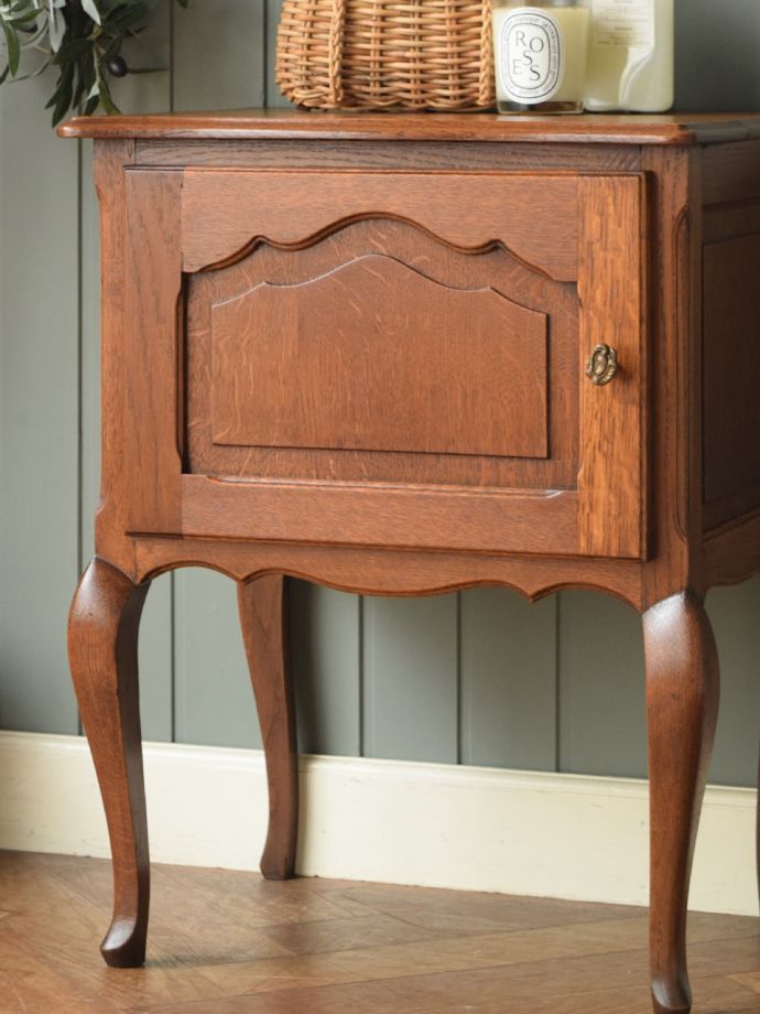 フランスのアンティークらしい美しい彫