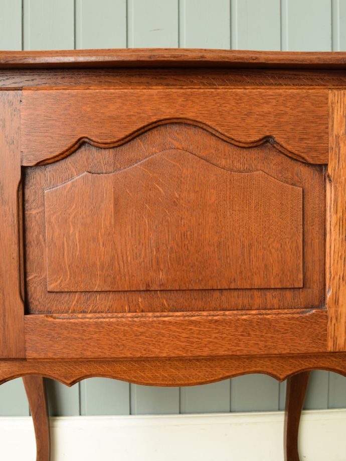 サイドキャビネットの装飾