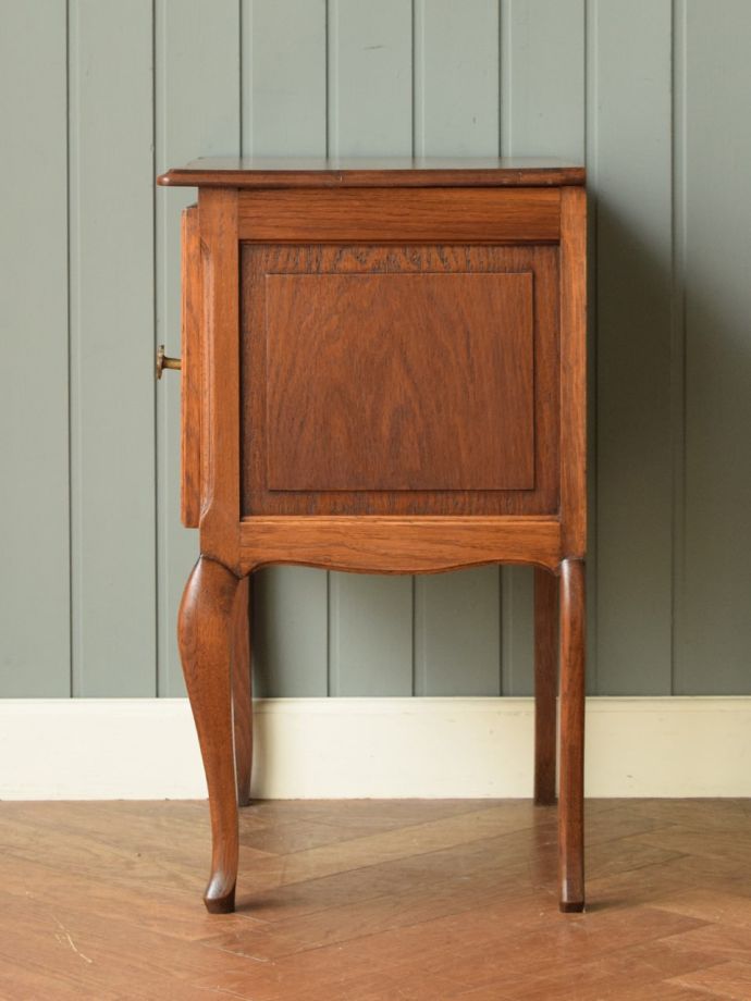 サイドキャビネットの側面