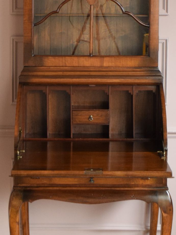 ビューローの扉の中