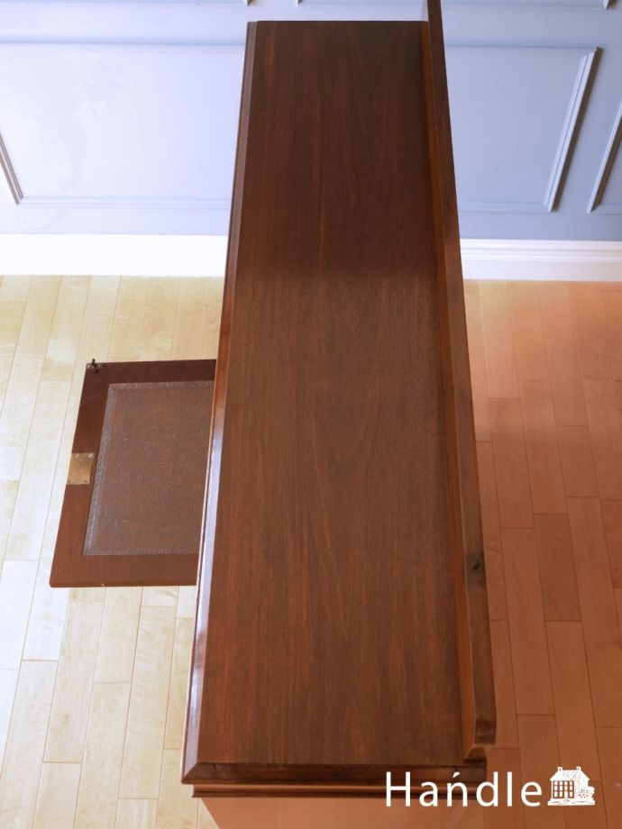 キャビネットの天板